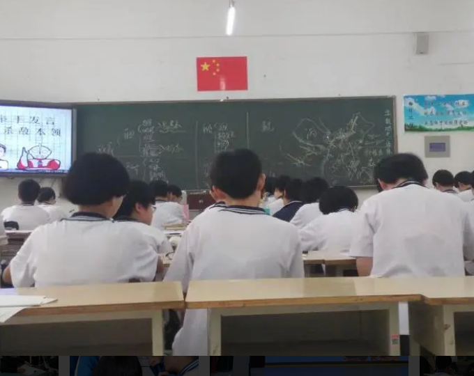 高中化学课堂中反思性教学的运用论文