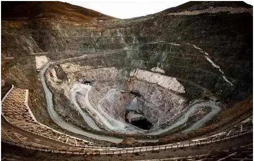 西藏蒙亚啊铅锌矿床地质特征及控矿要素解析论文