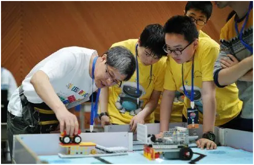 机器人教育在初中学生科学素养培养中的融入论文