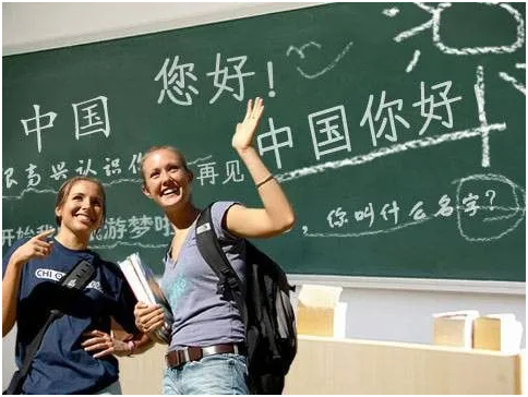 中外脱口秀幽默语言的语用学分析论文
