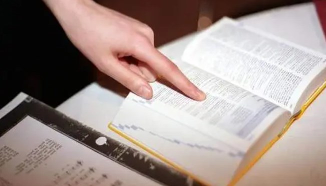 媒介融合背景下藏戏的跨文化传播与英译策略研究论文