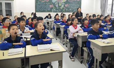 基于“体验式教学”理念下的语文课堂论文