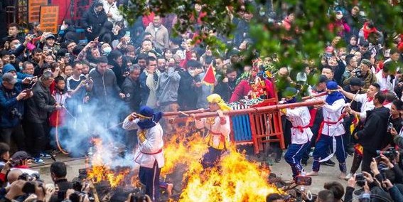 民俗摄影对群众文化传承的价值体现论文
