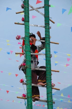 少数民族运动会表演项目的服饰特征论文