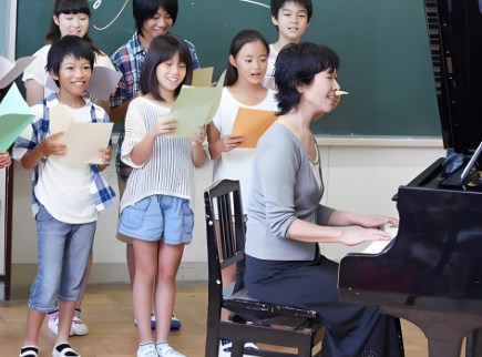 声乐教学适应中小学音乐教育发展的思考论文