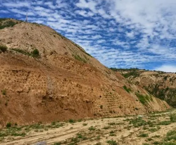 基于地质工程技术的矿山环境保护与恢复策略论文