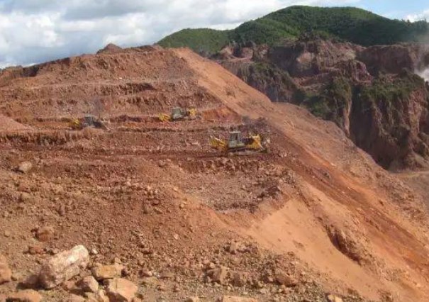 金属非金属地下矿山开采存在的主要安全技术问题及对策建议论文