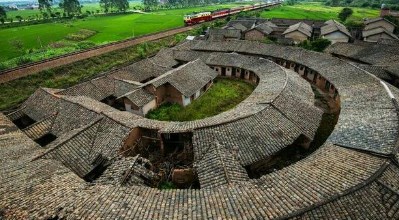 云南合院民居建筑中的“方与圆”论文