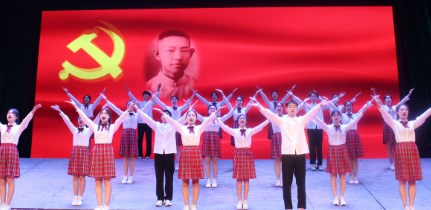 基于“互联网 +”背景下红色歌曲传播与校园文化建设发展论文