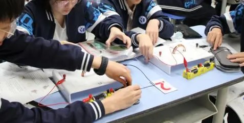 初中物理教师专业发展中的持续学习路径与实践论文