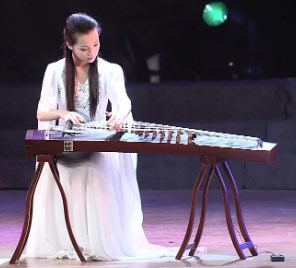 从音乐审美的视角分析古筝的演奏技巧论文