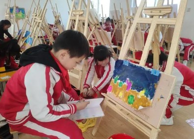 美术兴趣小组在小学美术教育教学中的应用论文