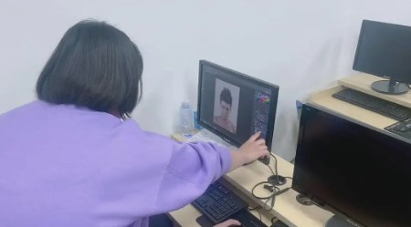 新媒体视角下电商直播平台的营销策略研究论文