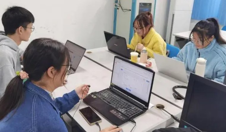 智慧财务管理人才培养的课程建设与探索论文